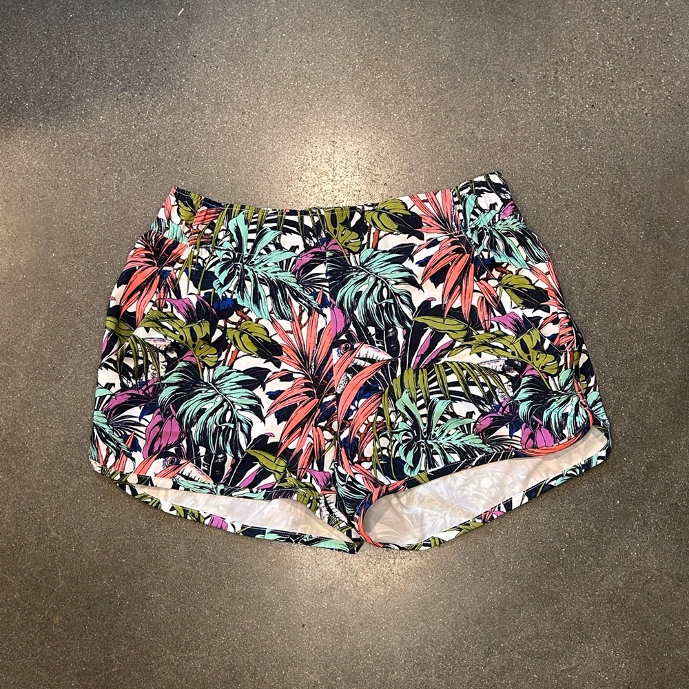 Women’s lightweight active shorts